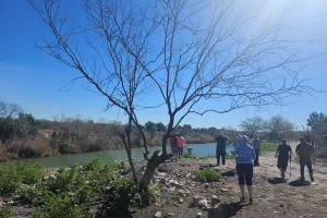 learning tour participants at Rio Grande River